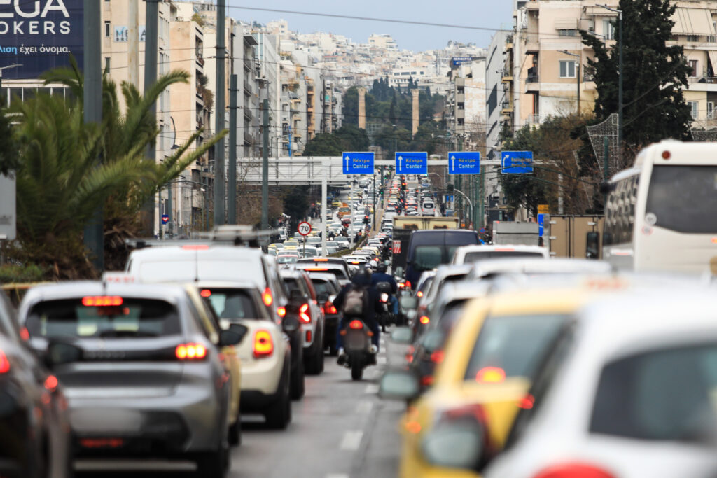 Καραμπόλα τεσσάρων οχημάτων στη Συγγρού – Κλειστές δύο λωρίδες