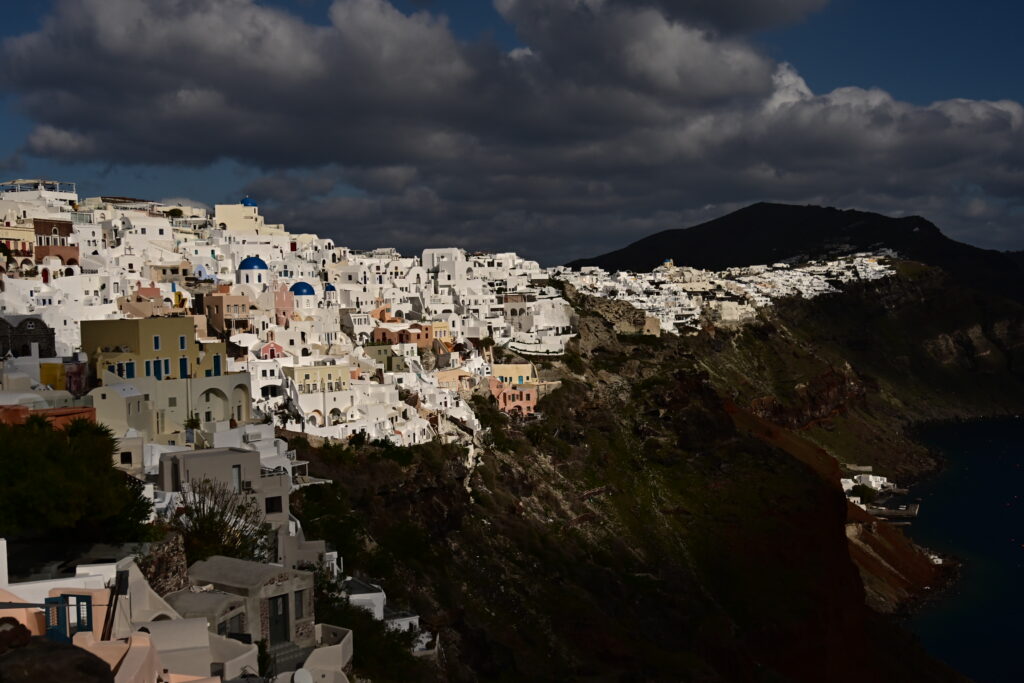 Πρωτόγνωρο ή ενδημικό φαινόμενο η σεισμική σμηνοσειρά της Σαντορίνης;