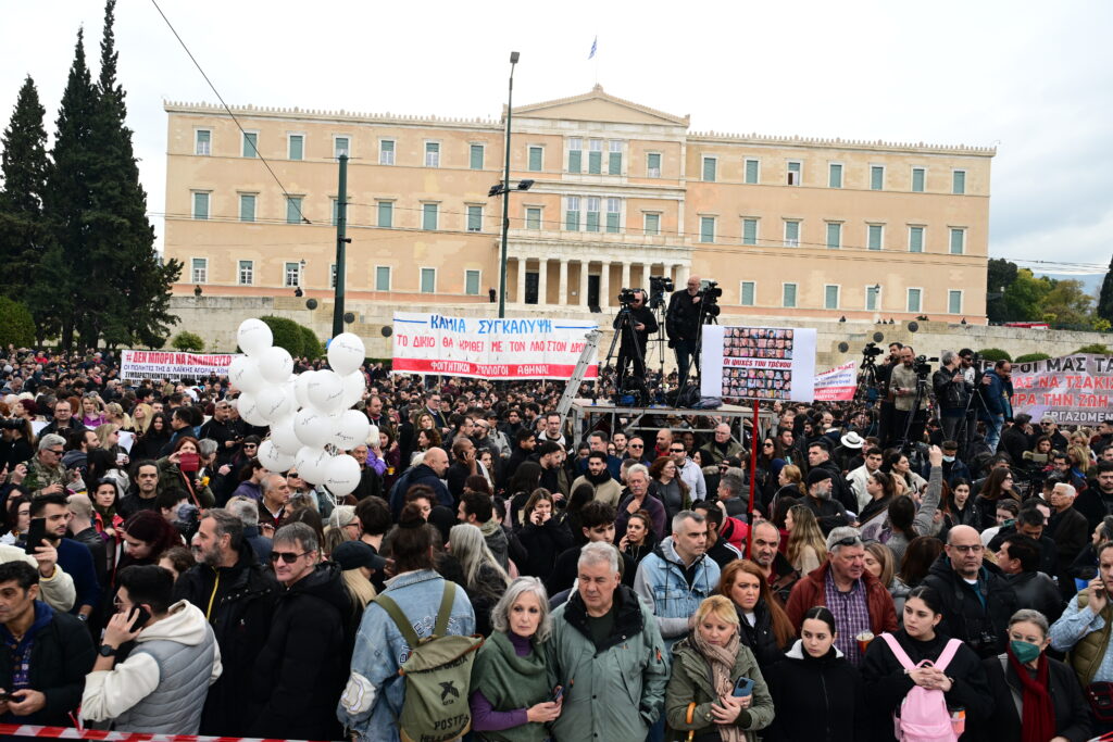 Όλοι στους δρόμους για τα Τέμπη: «Είμαστε εδώ για να μην συγκαλυφθεί αυτό το έγκλημα» (Video)