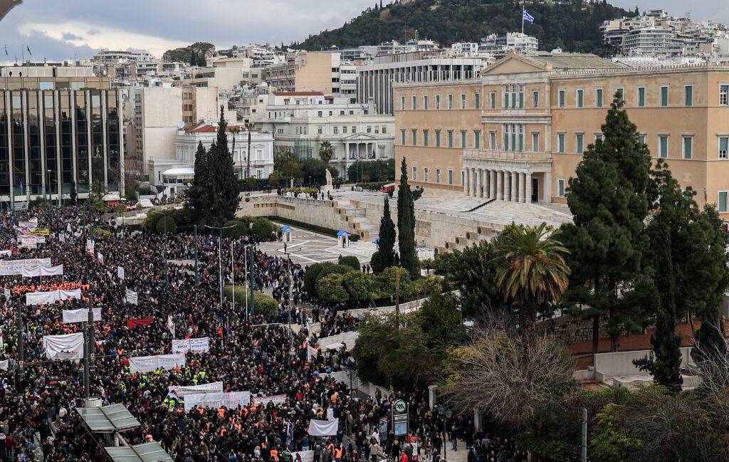 «Ψάχνω ένα δρόμο, άλλη ιστορία» – Όλοι στους δρόμους για το έγκλημα στα Τέμπη (Video)