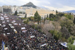 Όλοι στους δρόμους για τα Τέμπη &#8211; LIVE η μεγαλειώδης συγκέντρωση στο Σύνταγμα &#8211; Εικόνα και από άλλες πόλεις