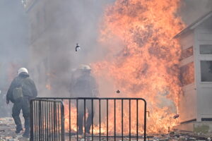 Κανένας σεβασμός στην συγκέντρωση των Τεμπών &#8211; Πώς άγνωστοι διέλυσαν τη μεγαλειώδη συγκέντρωση (Video)