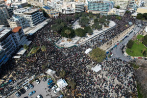 Ηράκλειο: Μεγαλειώδης προσέλευση χιλιάδων πολιτών για τα Τέμπη (Photos)