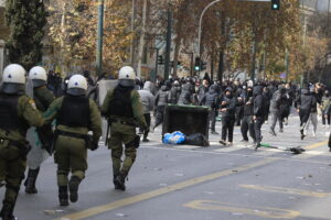 Aυταρχισμός, το τελευταίο καταφύγιο μίας απονομιμοποιημένης κυβέρνησης