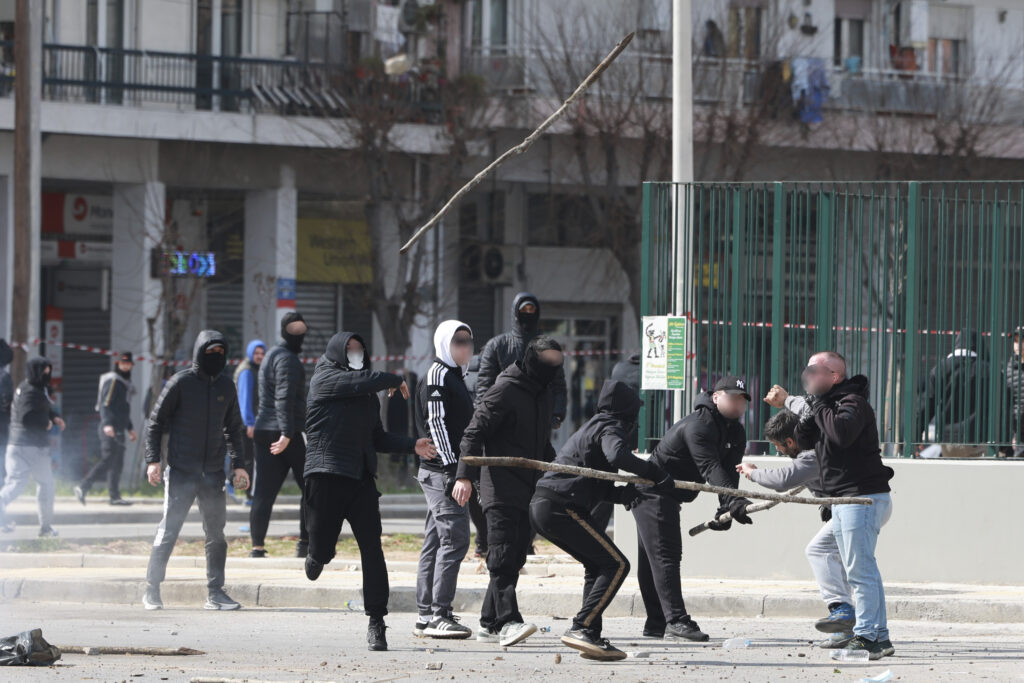 Θεσσαλονίκη: Επεισόδια μετά το τεράστιο συλλαλητήριο για τα Τέμπη (Video)