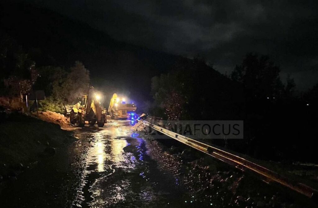 Κεφαλονιά: Μεγάλες καταστροφές από την κακοκαιρία – Πλημμύρες, κατολισθήσεις και εγκλωβισμοί, δεν χτύπησε το 112 (Photos-Videos)