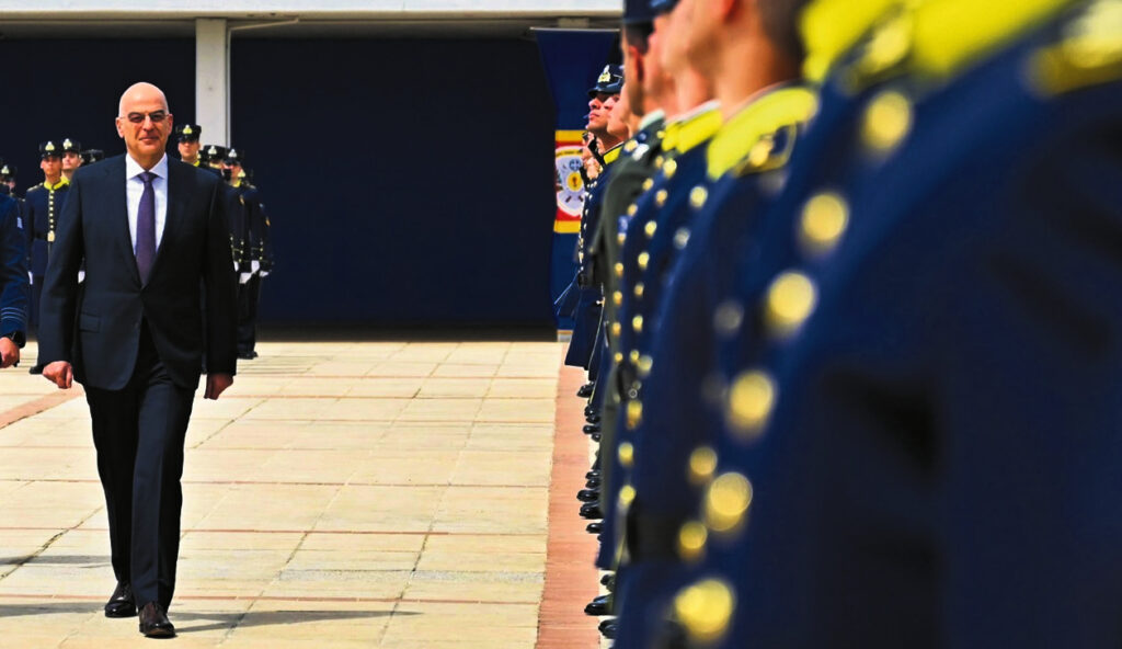 Εισαγγελική έρευνα για τον ελαφροχέρη αξιωματικό – Πώς ένας καταδικασμένος για κλοπή έγινε σύμβουλος στο γραφείο Δένδια