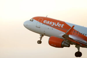 Αναγκαστική προσγείωση αεροπλάνου της easyJet στην Αθήνα &#8211; Κατέρρευσε ο πιλότος