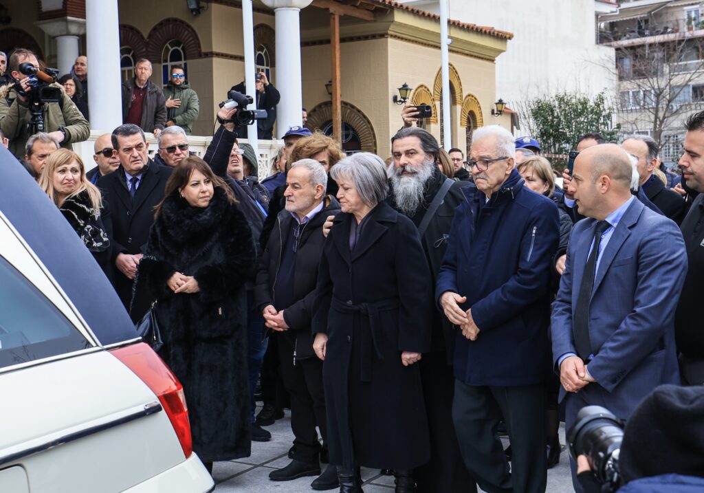 Βασίλης Καλογήρου: «Ξεκάθαρη δολοφονία» λέει ο θείος του – Για ασφυξία μάς είπαν οι ιατροδικαστές (Video)