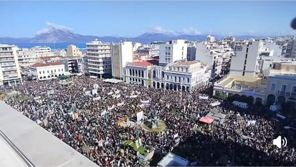 Πάτρα: Βούλιαξε από κόσμο η πλατεία Γεωργίου – «Το έγκλημα αυτό να μην συγκαλυφθεί»