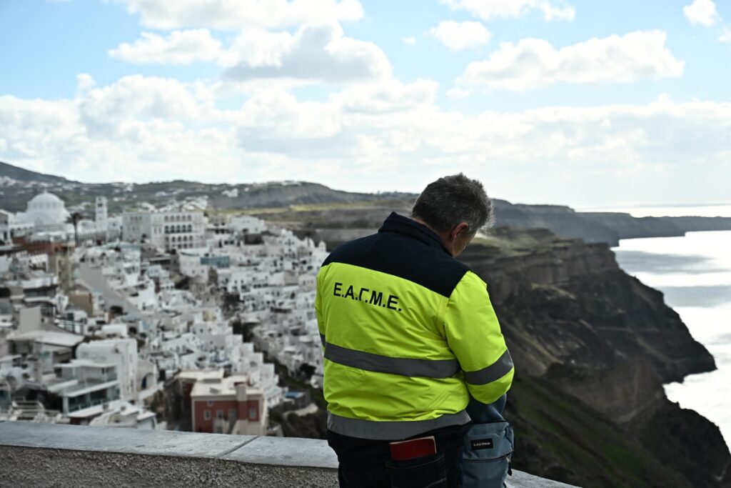 Σεισμοί στις Κυκλάδες: Κλειστά σχολεία σε 4 νησιά έως 14/2 –  Αλλεπάλληλες δονήσεις έως και 4,9 Ρίχτερ από το πρωί