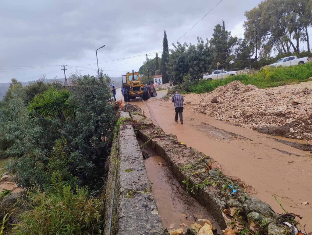 Κεφαλονιά – Ζάκυνθος: Πλημμύρες και καταστροφές στο οδικό δίκτυο από την κακοκαιρία (Video)