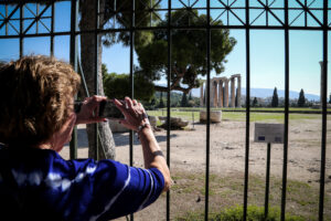 Νέο χτύπημα του ΥΠΠΟ στους αρχαιοφύλακες