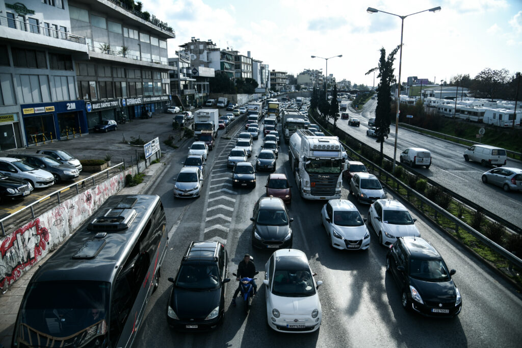 Σοβαρό τροχαίο ατύχημα στον Κηφισό με εμπλοκή οκτώ οχημάτων – Επτά τραυματίες