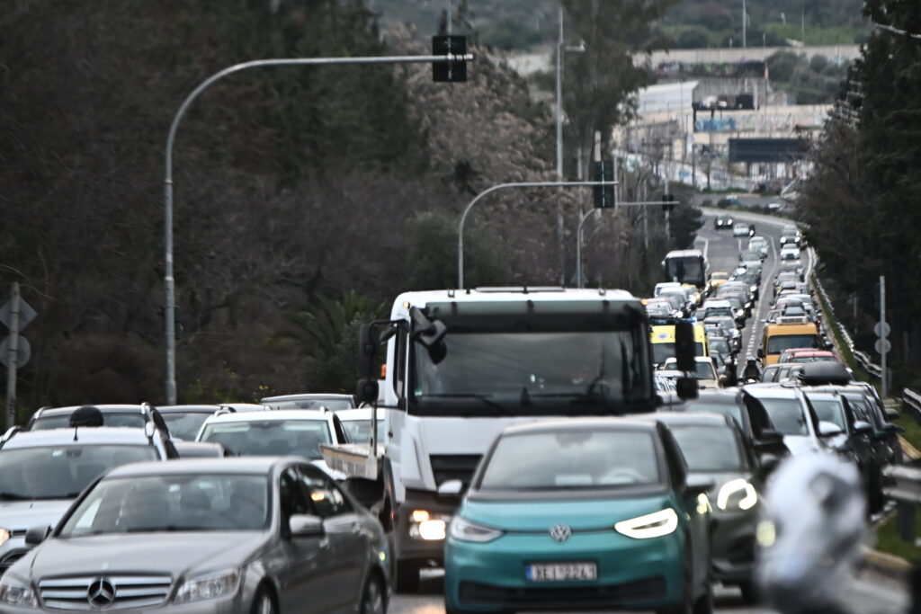 Νεκρή και η 61 ετών επιβάτης του ταξί που έπεσε σε κολώνα στην Πειραιώς