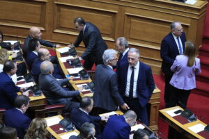 Ορκωμοσία Τασούλα: Εύζωνες, αγήματα και πηγαδάκια στην Ολομέλεια (Photos)