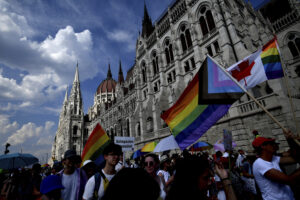 Ουγγαρία: Απαγόρευση του Pride με απόφαση Ορμπάν και υπογραφή του προέδρου Σούλιοκ (Videos)