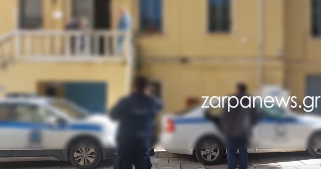 Χανιά: Σε αμόκ 46χρονος – Μπήκε στο αστυνομικό μέγαρο με ψαροντούφεκο και τσεκούρι (Video)