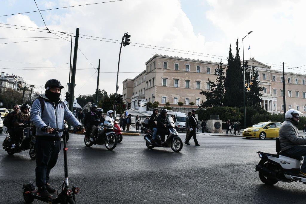 Κανονικά η κυκλοφορία των οχημάτων στο κέντρο της Αθήνας – Ολοκληρώθηκε η συγκέντρωση για τα Τέμπη