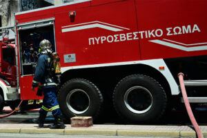 Φωτιά τώρα σε μονοκατοικία στον Βαρνάβα